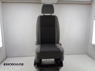 Używane Fotel prawy Volkswagen Transporter T5 2.0 TDI BlueMotion Cena € 423,50 Z VAT oferowane przez Autobedrijf Broekhuis B.V.