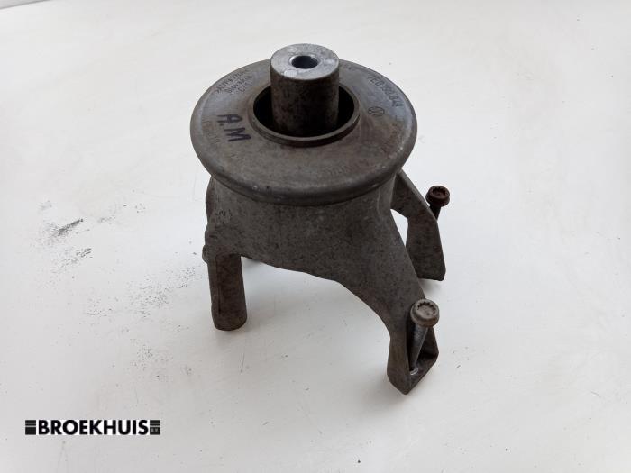 Usagé Support moteur Volkswagen Transporter T5 2.0 TDI BlueMotion Prix € 18,15 Prix TTC proposé par Autobedrijf Broekhuis B.V.