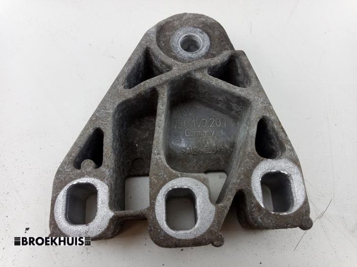 Usagé Support moteur Volkswagen Transporter T5 2.0 TDI BlueMotion Prix € 12,10 Prix TTC proposé par Autobedrijf Broekhuis B.V.