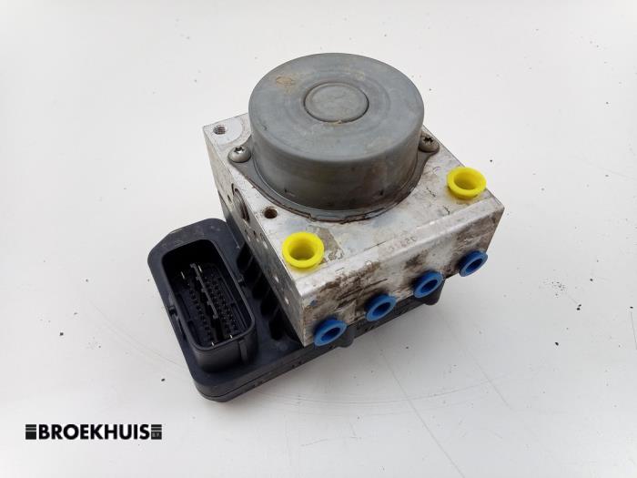 Begagnade ABS-pump Toyota Verso S 1.33 16V Dual VVT-I Pris € 150,00 Marginaltabell erbjuds av Autobedrijf Broekhuis B.V.