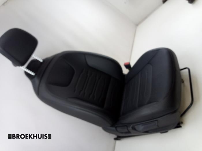 Używane Fotel prawy Kia Niro II (SG2) e-Niro 64.8 kWh Cena € 250,00 Procedura marży oferowane przez Autobedrijf Broekhuis B.V.