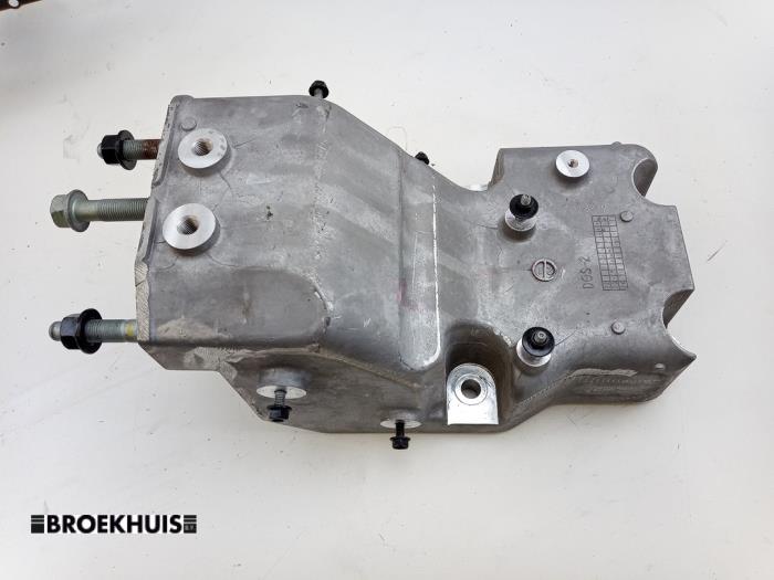Used Engine mount Kia Niro II (SG2) e-Niro 64.8 kWh Price € 150,00 Margin scheme offered by Autobedrijf Broekhuis B.V.