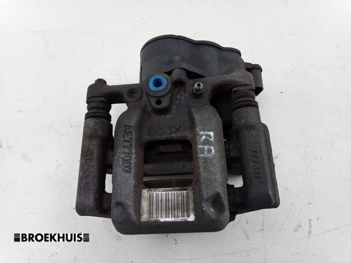 Gebrauchte Bremszange rechts hinten Opel Astra L Sports Tourer (F4/FC/FN/FR) 1.5 Diesel 16V Preis € 40,00 Margenregelung angeboten von Autobedrijf Broekhuis B.V.