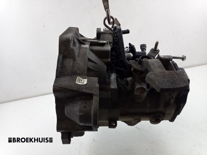 Begagnade Växellåda Volkswagen Caddy III (2KA,2KH,2CA,2CH) 1.9 TDI Pris € 423,50 Inklusive moms erbjuds av Autobedrijf Broekhuis B.V.