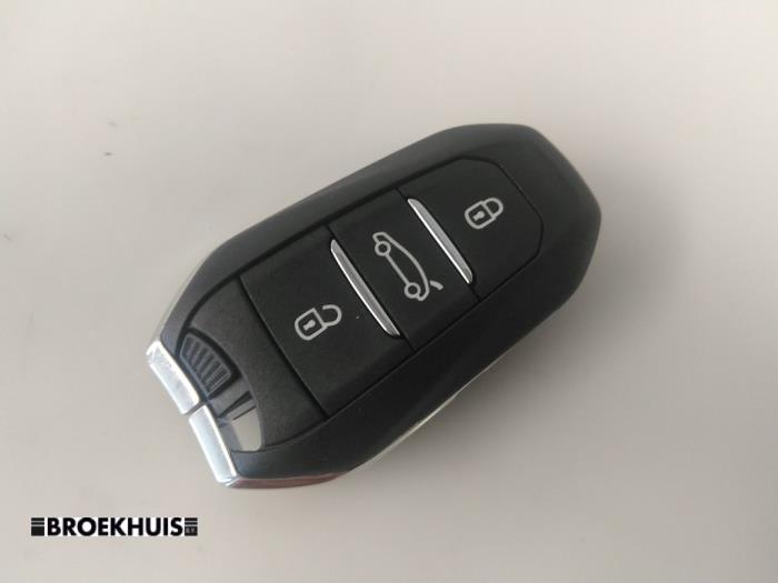 Używane Klucz Opel Astra L Sports Tourer (F4/FC/FN/FR) 1.5 Diesel 16V Cena € 60,00 Procedura marży oferowane przez Autobedrijf Broekhuis B.V.