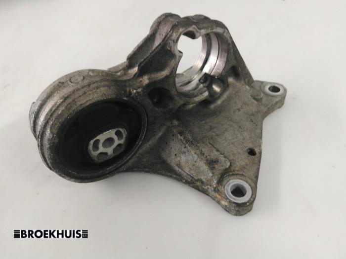 Usagé Support moteur Peugeot 206 (2A/C/H/J/S) 2.0 XS,XT HDi Prix € 20,00 Règlement à la marge proposé par Autobedrijf Broekhuis B.V.