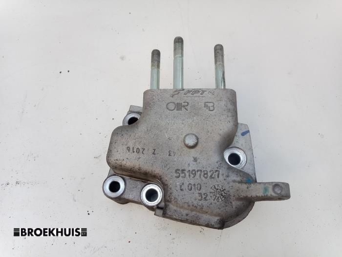 Used Engine mount Fiat 500 (312) 1.2 Price € 25,00 Margin scheme offered by Autobedrijf Broekhuis B.V.