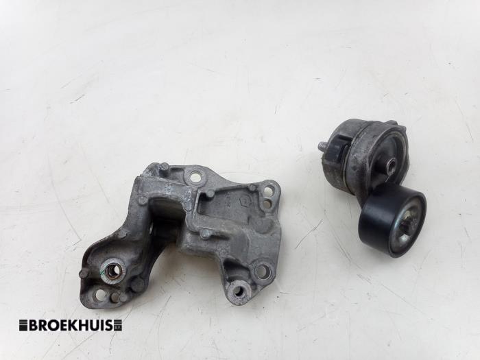 Gebrauchte Dynamostütze unten Citroen C3 (SX/SW) 1.2 Vti 12V PureTech Preis € 40,00 Margenregelung angeboten von Autobedrijf Broekhuis B.V.