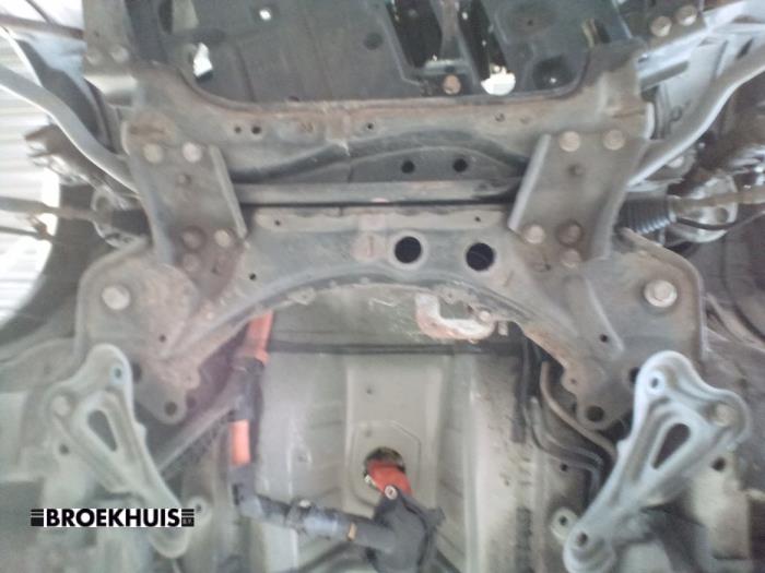 Usados Subchasis Toyota Prius Plus (ZVW4) 1.8 Hybrid 16V Precio € 80,00 Norma de margen ofrecido por Autobedrijf Broekhuis B.V.