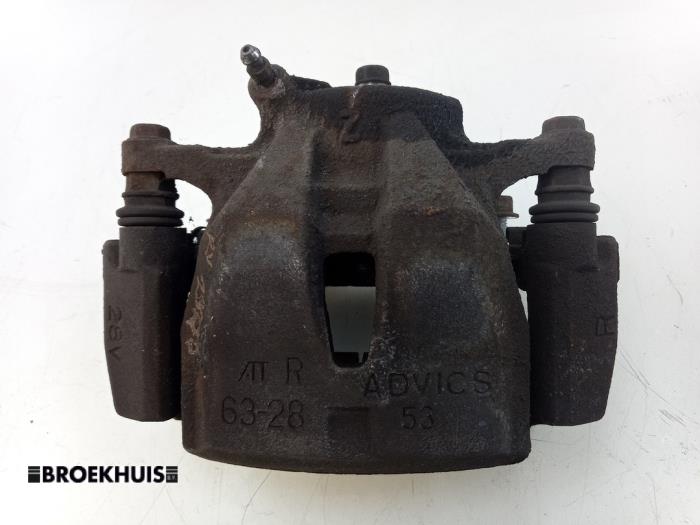 Gebrauchte Bremszange rechts vorne Toyota Prius Plus (ZVW4) 1.8 Hybrid 16V Preis € 20,00 Margenregelung angeboten von Autobedrijf Broekhuis B.V.
