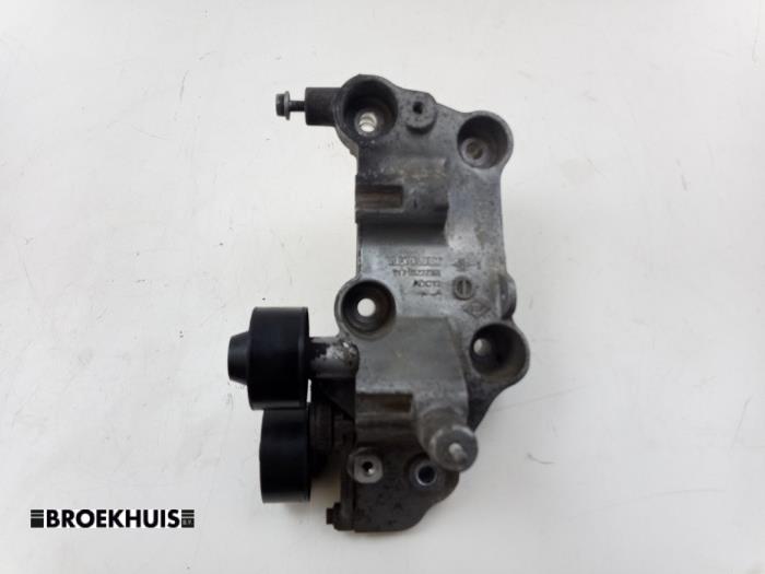 Usagé Support dynamo bas Renault Master III (MA/MB/MC/MD/MH/MF/MG/MH) 2.3 dCi 135 16V FWD Prix € 54,45 Prix TTC proposé par Autobedrijf Broekhuis B.V.
