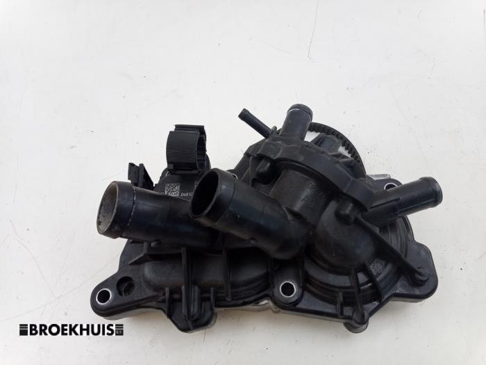 Begagnade Vattenpump Audi A3 Sportback (8VA/8VF) 1.0 TFSI 12V Pris € 25,00 Marginaltabell erbjuds av Autobedrijf Broekhuis B.V.