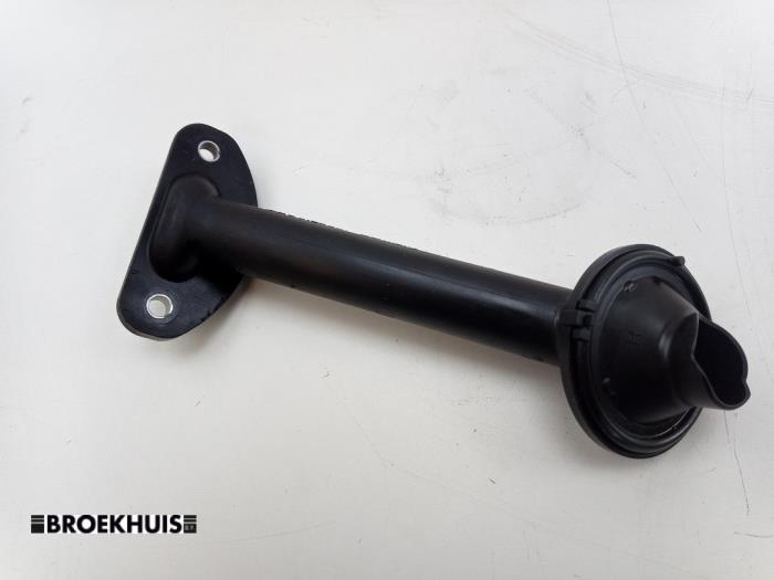 Gebrauchte Öl Ansaugrohr Volkswagen Golf VII (AUA) 1.0 TSI 12V BlueMotion Preis € 10,00 Margenregelung angeboten von Autobedrijf Broekhuis B.V.