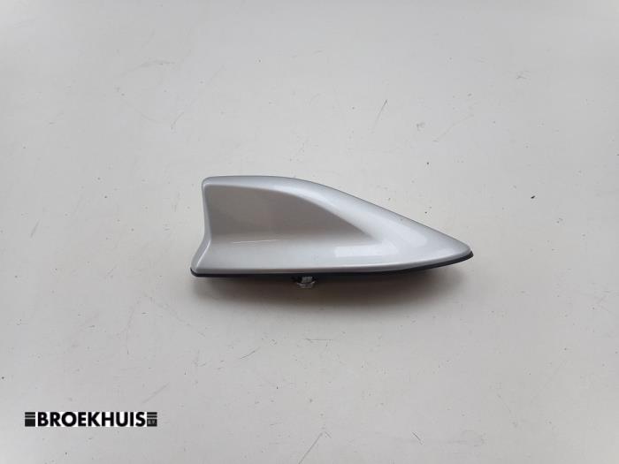 Używane Antena GPS Toyota Prius (ZVW5) 1.8 16V Hybrid Cena € 125,00 Procedura marży oferowane przez Autobedrijf Broekhuis B.V.