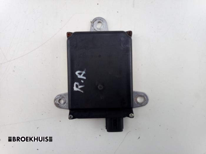Begagnade Dödvinkelsensor Toyota Prius (ZVW5) 1.8 16V Hybrid Pris € 60,00 Marginaltabell erbjuds av Autobedrijf Broekhuis B.V.