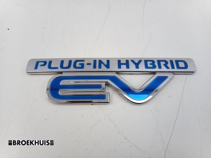 Używane Emblemat Mitsubishi Outlander (GF/GG) 2.0 16V PHEV 4x4 Cena € 25,00 Procedura marży oferowane przez Autobedrijf Broekhuis B.V.