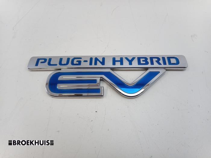 Używane Emblemat Mitsubishi Outlander (GF/GG) 2.0 16V PHEV 4x4 Cena € 25,00 Procedura marży oferowane przez Autobedrijf Broekhuis B.V.
