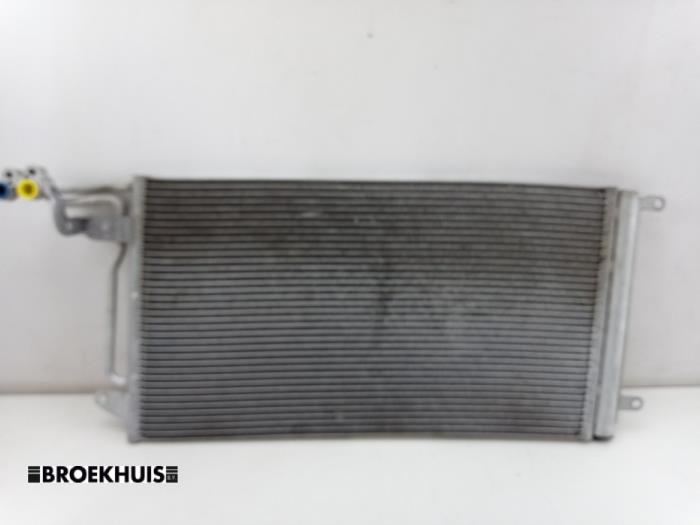 Usagé Radiateur clim Volkswagen Polo V (6R) 1.0 12V BlueMotion Technology Prix € 30,00 Règlement à la marge proposé par Autobedrijf Broekhuis B.V.