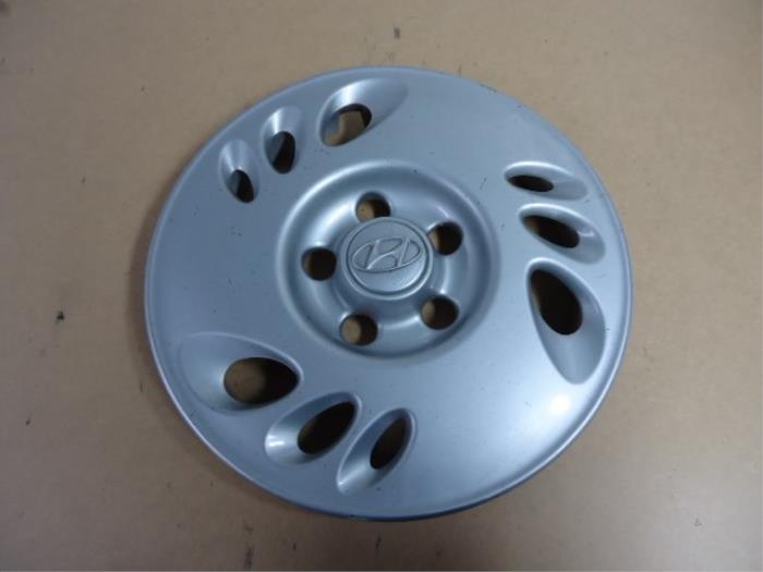 Wheel cover (spare) from a Hyundai H-100 2.5 Turbo Diesel 2000