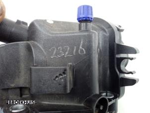 Thermostatgehäuse van een Renault Master III (EV/HV/UV/VA/VB/VD/VF/VG/VJ) 2.3 dCi 145 16V FWD 2024