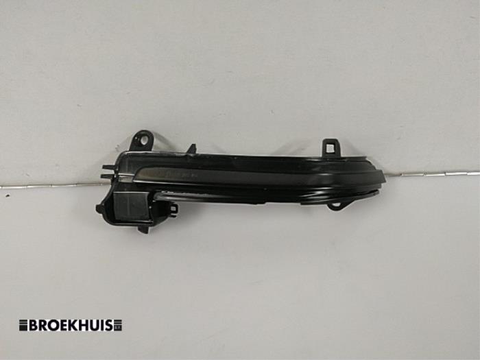 Używane Kierunkowskaz lewy BMW 3 serie Gran Turismo (F34) 320i xDrive 2.0 16V Cena € 15,00 Procedura marży oferowane przez Autobedrijf Broekhuis B.V.