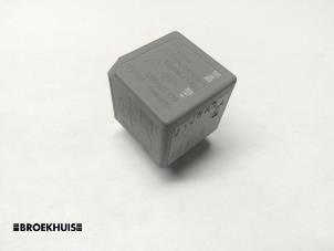 Begagnade Relä Opel Vivaro 1.6 CDTI 90 Pris € 12,10 Inklusive moms erbjuds av Autobedrijf Broekhuis B.V.