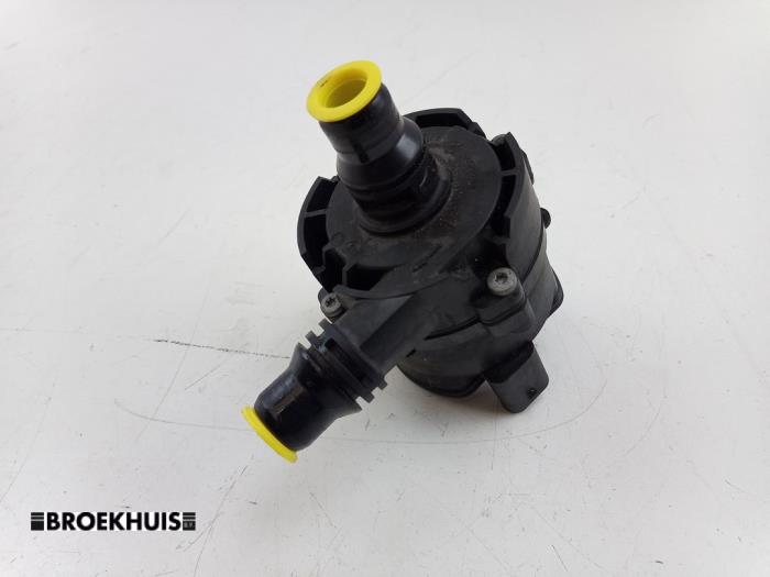 Begagnade Extra vattenpump BMW 5 serie (G30) 540i 3.0 TwinPower Turbo 24V Pris € 30,00 Marginaltabell erbjuds av Autobedrijf Broekhuis B.V.