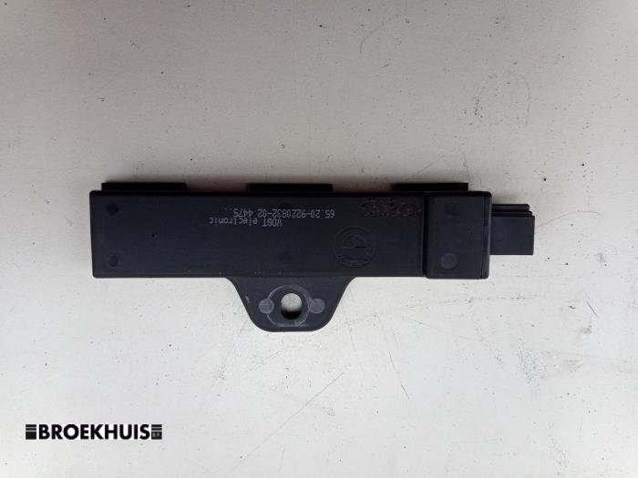 Używane Keyless Entry-Antena BMW 5 serie (G30) 540i 3.0 TwinPower Turbo 24V Cena € 10,00 Procedura marży oferowane przez Autobedrijf Broekhuis B.V.
