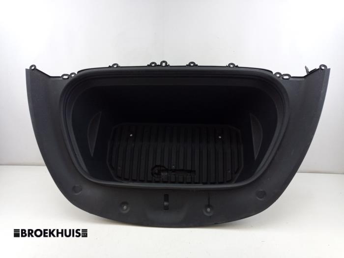 Begagnade Lastcontainer Tesla Model Y (5YJY) RWD Pris € 200,00 Marginaltabell erbjuds av Autobedrijf Broekhuis B.V.