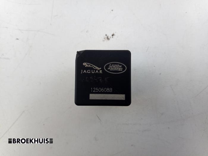 Begagnade Relä Landrover Defender I 2.2 TD4 16V Pris € 5,00 Marginaltabell erbjuds av Autobedrijf Broekhuis B.V.