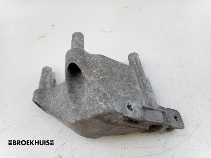 Used Engine mount Opel Astra K Sports Tourer 1.0 Turbo 12V Price € 20,00 Margin scheme offered by Autobedrijf Broekhuis B.V.