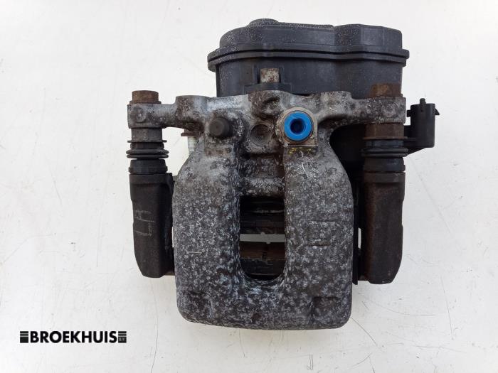 Gebrauchte Bremszange links hinten Opel Astra K Sports Tourer 1.0 Turbo 12V Preis € 25,00 Margenregelung angeboten von Autobedrijf Broekhuis B.V.