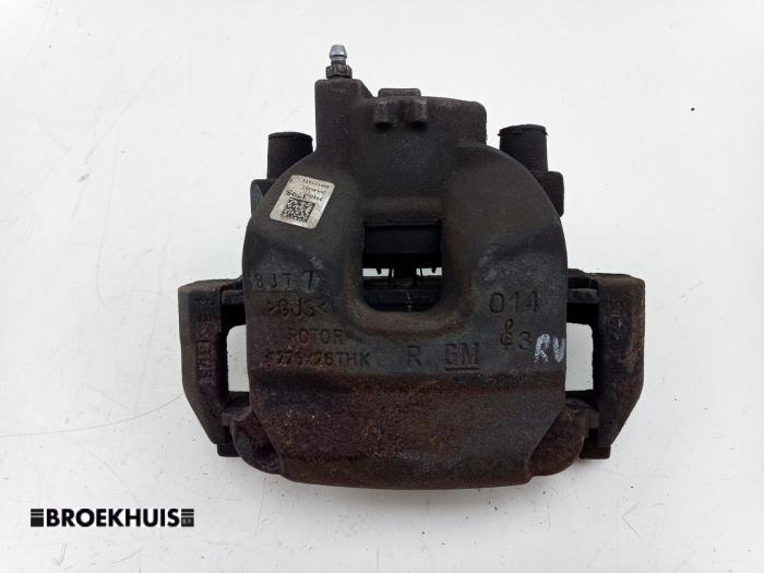 Gebrauchte Bremszange rechts vorne Opel Astra K Sports Tourer 1.0 Turbo 12V Preis € 25,00 Margenregelung angeboten von Autobedrijf Broekhuis B.V.