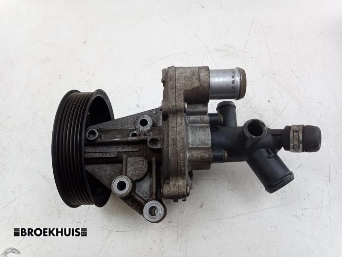 Usagé Pompe à eau Landrover Defender I 2.2 TD4 16V Prix € 50,00 Règlement à la marge proposé par Autobedrijf Broekhuis B.V.