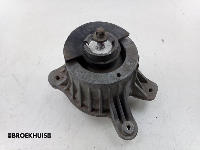 Used Engine mount Mercedes C Estate (S205) C-180 BlueTEC, C-180 d 1.6 16V Price € 35,00 Margin scheme offered by Autobedrijf Broekhuis B.V.