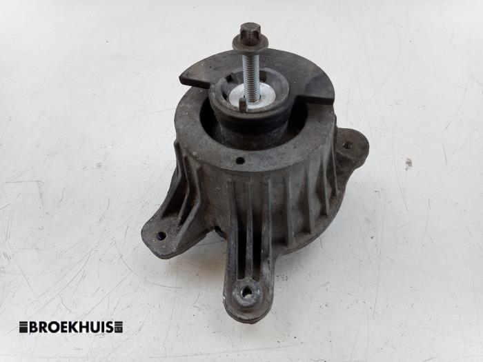 Used Engine mount Mercedes C Estate (S205) C-180 BlueTEC, C-180 d 1.6 16V Price € 35,00 Margin scheme offered by Autobedrijf Broekhuis B.V.