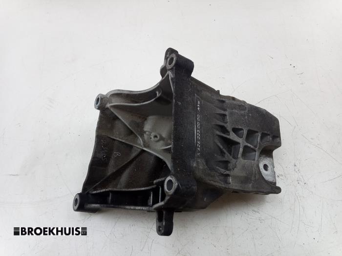 Used Engine mount Mercedes C Estate (S205) C-180 BlueTEC, C-180 d 1.6 16V Price € 45,00 Margin scheme offered by Autobedrijf Broekhuis B.V.