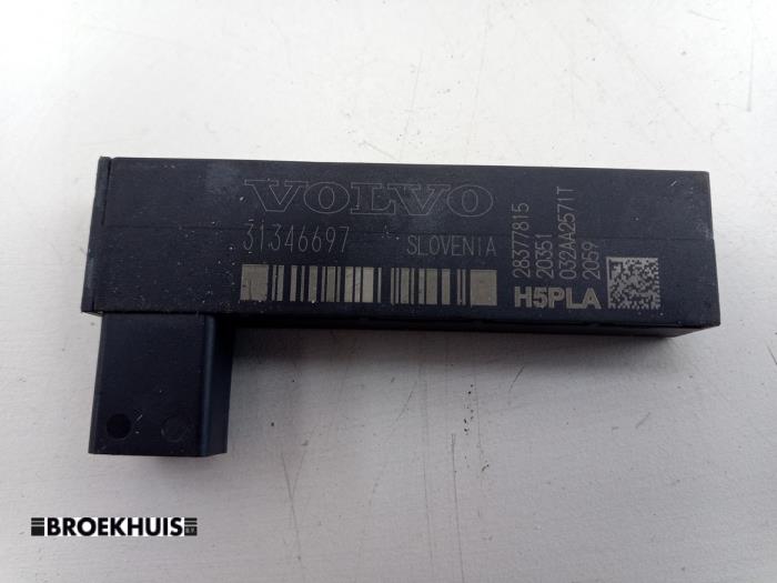 Używane Keyless Entry-Antena Volvo V60 II (ZW) 2.0 T8 16V Plug-in Hybrid AWD Cena € 15,00 Procedura marży oferowane przez Autobedrijf Broekhuis B.V.