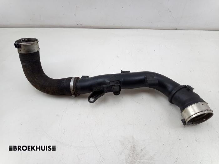 Gebrauchte Intercooler Rohr Volvo V60 II (ZW) 2.0 T8 16V Plug-in Hybrid AWD Preis € 125,00 Margenregelung angeboten von Autobedrijf Broekhuis B.V.