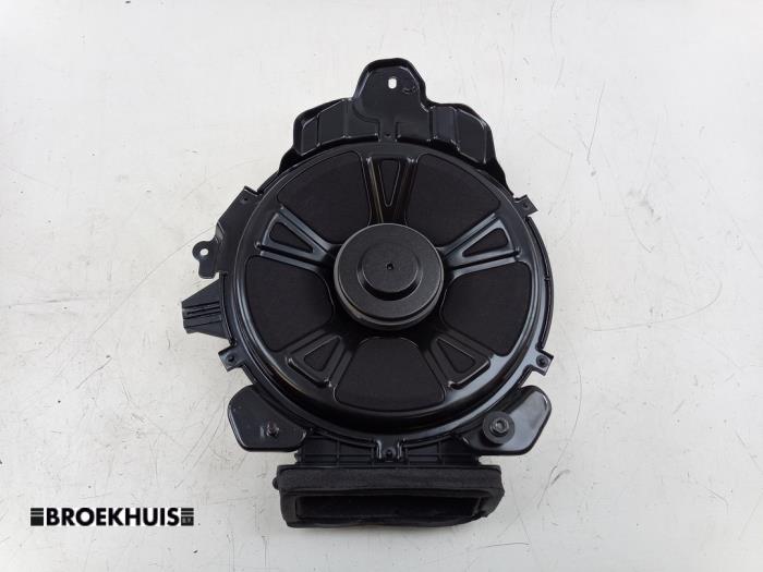 Używane Subwoofer Volvo V60 II (ZW) 2.0 T8 16V Plug-in Hybrid AWD Cena € 125,00 Procedura marży oferowane przez Autobedrijf Broekhuis B.V.