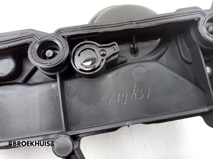 Ventildeckel van een Audi A4 Avant (B8) 2.0 TDI 16V 2010