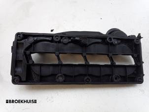 Ventildeckel van een Audi A4 Avant (B8) 2.0 TDI 16V 2010