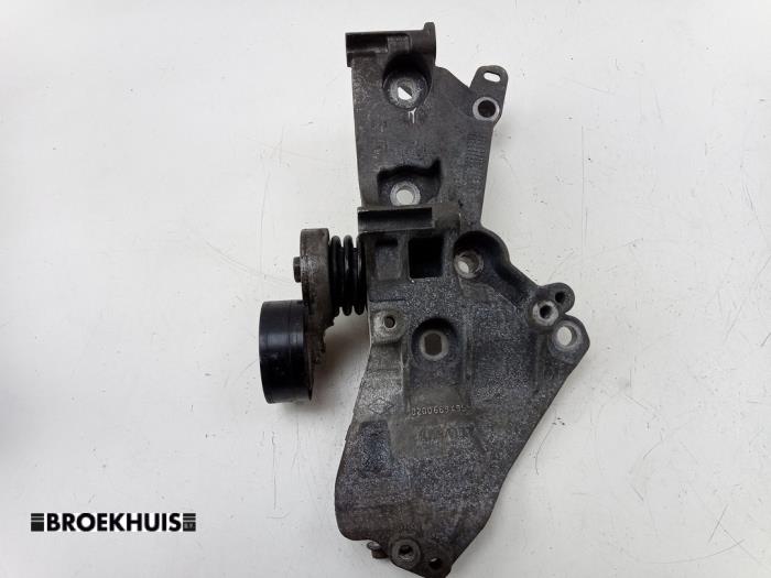 Usagé Support dynamo bas Mercedes Citan (415.6) 1.5 108 CDI Prix € 24,20 Prix TTC proposé par Autobedrijf Broekhuis B.V.
