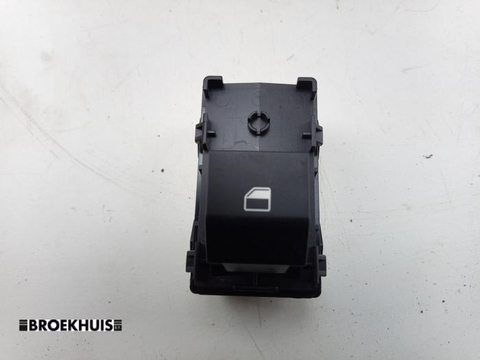 Usados Interruptor de ventanilla eléctrica Kia EV6 (CV) 58/63 kWh RWD Precio € 25,00 Norma de margen ofrecido por Autobedrijf Broekhuis B.V.