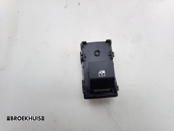 Usados Interruptor de ventanilla eléctrica Kia EV6 (CV) 58/63 kWh RWD Precio € 25,00 Norma de margen ofrecido por Autobedrijf Broekhuis B.V.