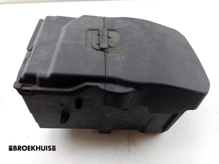 Begagnade Batterilåda Ford Focus 3 Wagon 1.0 Ti-VCT EcoBoost 12V 125 Pris € 20,00 Marginaltabell erbjuds av Autobedrijf Broekhuis B.V.