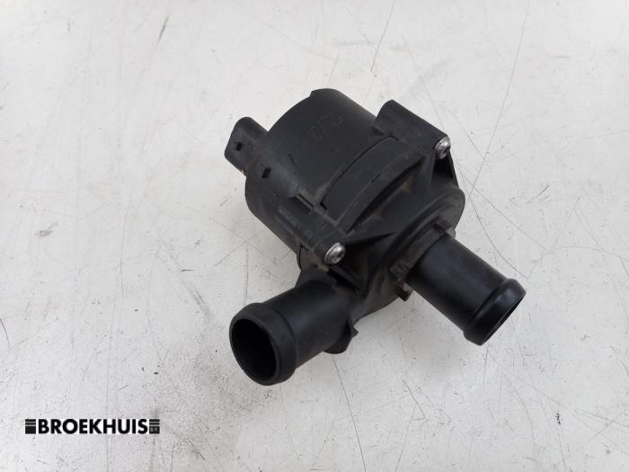 Begagnade Extra vattenpump Audi A3 Limousine (8VS/8VM) 1.5 35 TFSI 16V Pris € 20,00 Marginaltabell erbjuds av Autobedrijf Broekhuis B.V.
