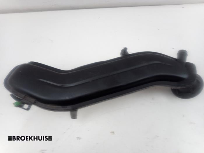 Usagé Tube intercooler Audi A3 Limousine (8VS/8VM) 1.5 35 TFSI 16V Prix € 25,00 Règlement à la marge proposé par Autobedrijf Broekhuis B.V.