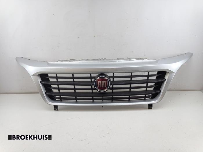 Używane Grill Fiat Ducato (250) 2.3 D 130 Multijet Cena € 181,50 Z VAT oferowane przez Autobedrijf Broekhuis B.V.