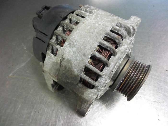 Usagé Dynamo Fiat Stilo (192A/B) 1.8 16V 5-Drs. Prix € 30,00 Règlement à la marge proposé par Autobedrijf Broekhuis B.V.